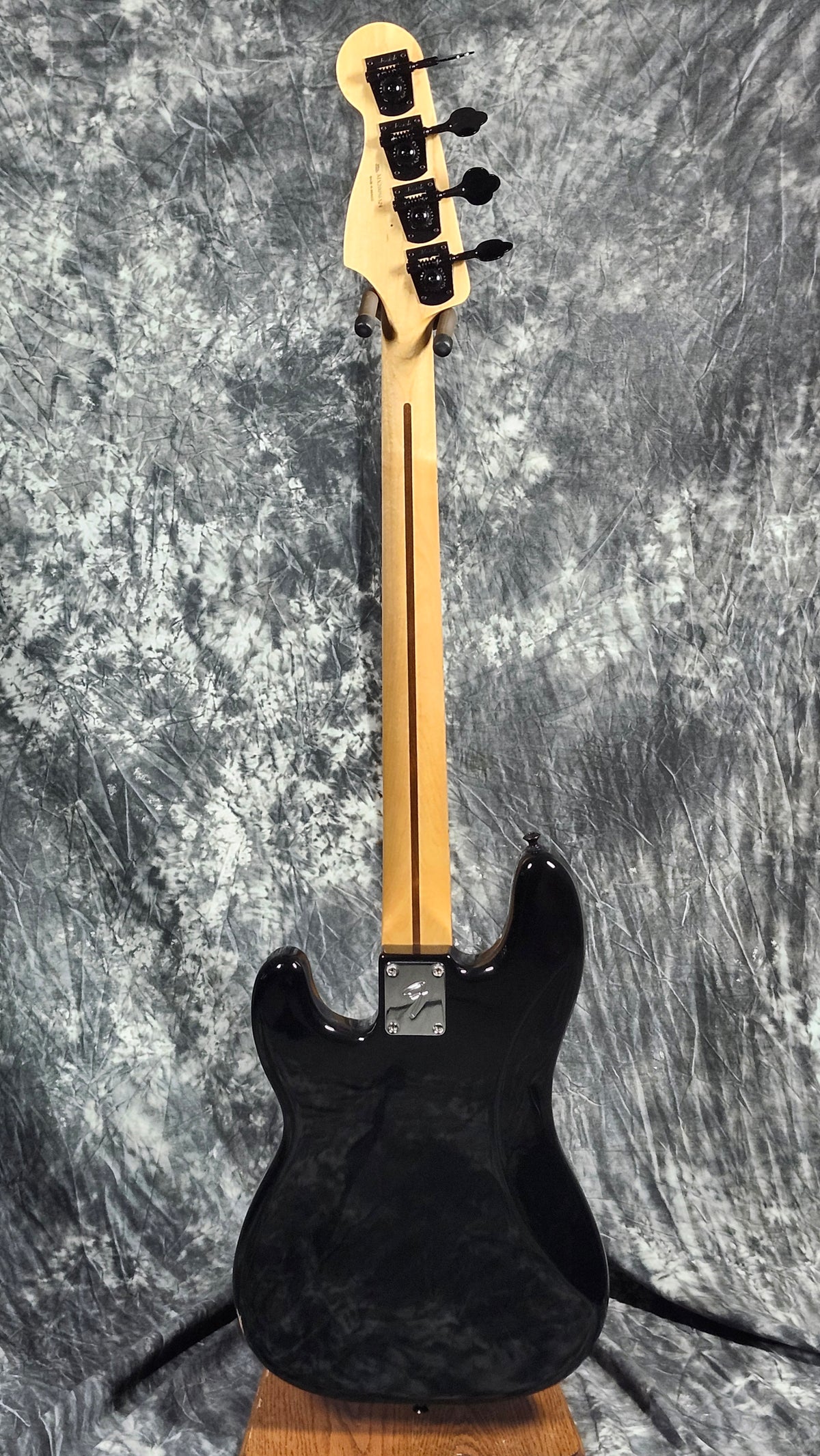 Fender Precision Bass w/HSC (MIM, 2020)