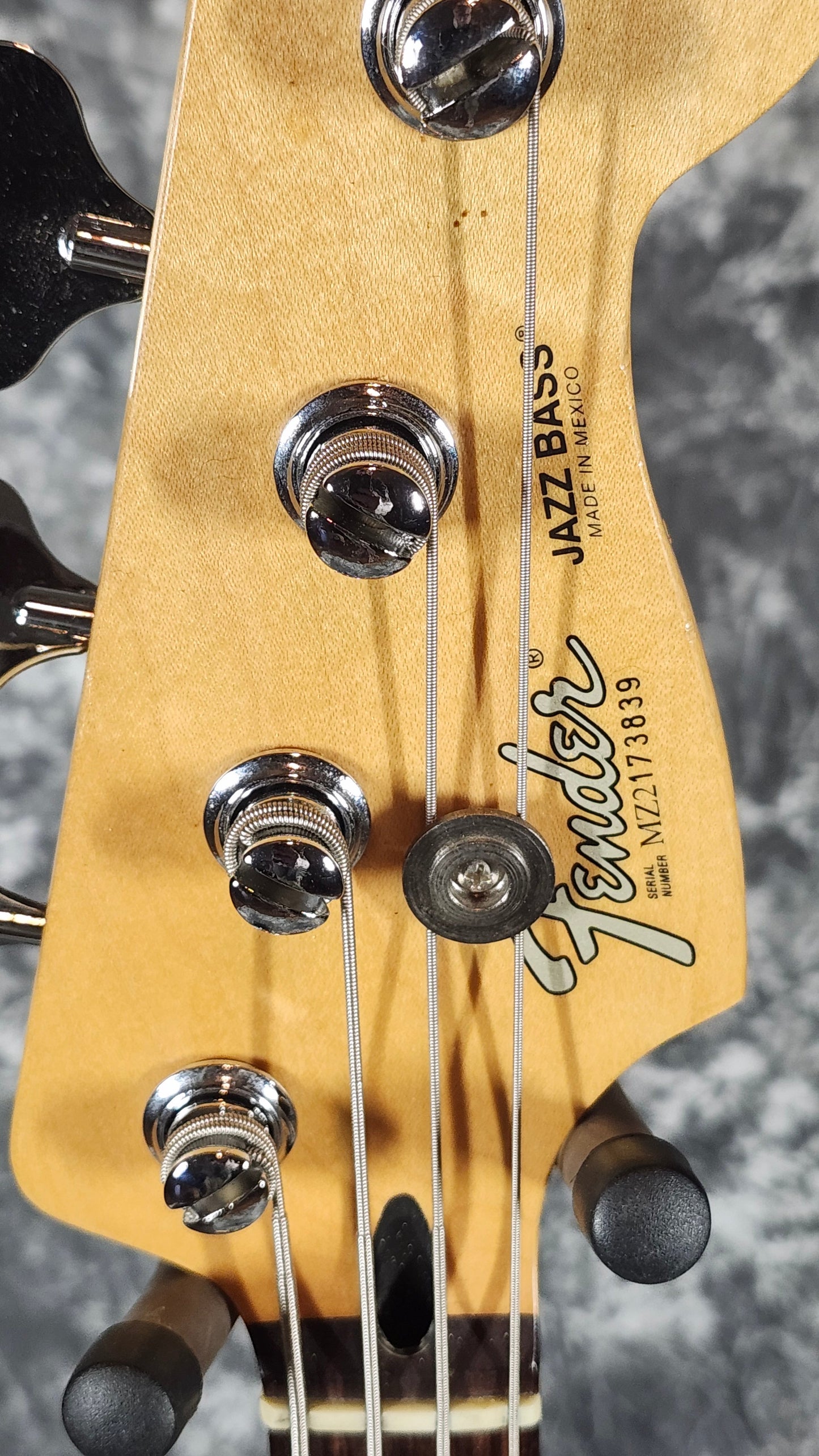 Fender Standard Jazz Bas w/HSC