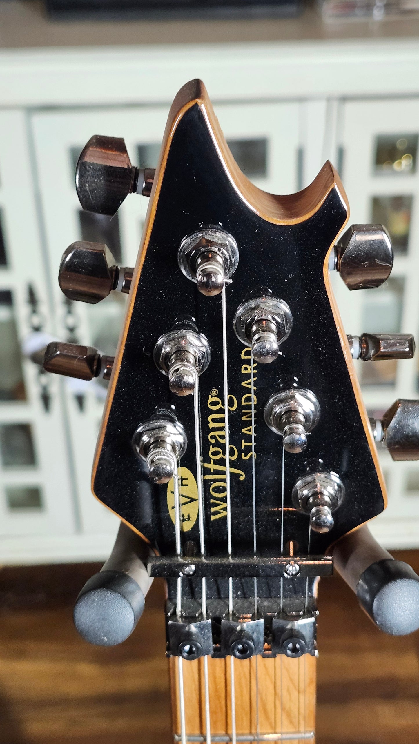 EVH Wolfgang Standard (Black w/roasted maple neck)