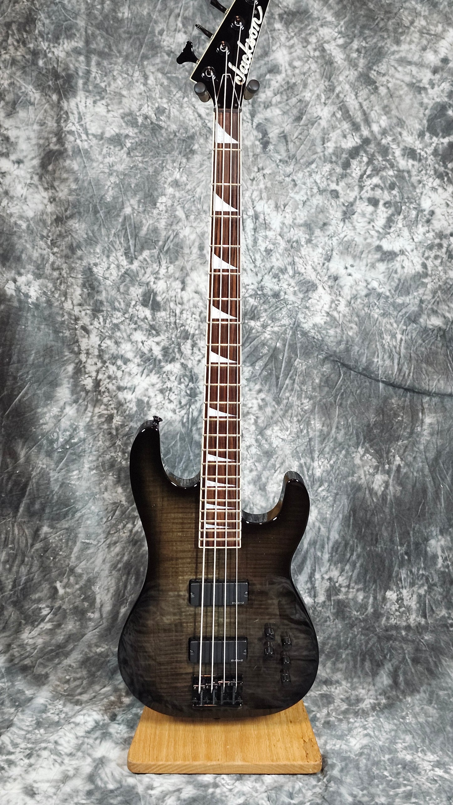 Jackson CMG Concert Series Bass w/HSC