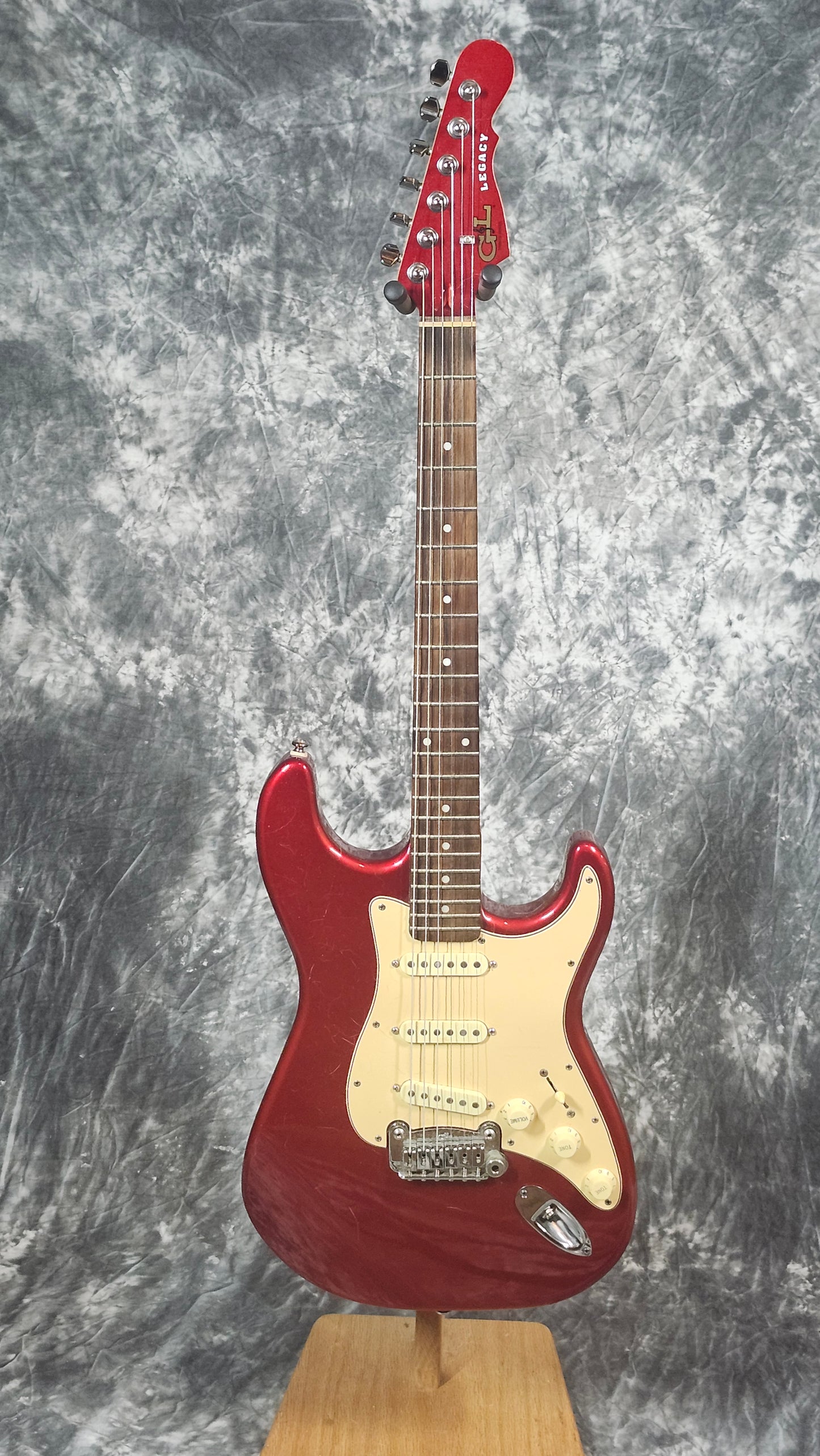 G&L Tribute Series Legacy w/Matching Headstock