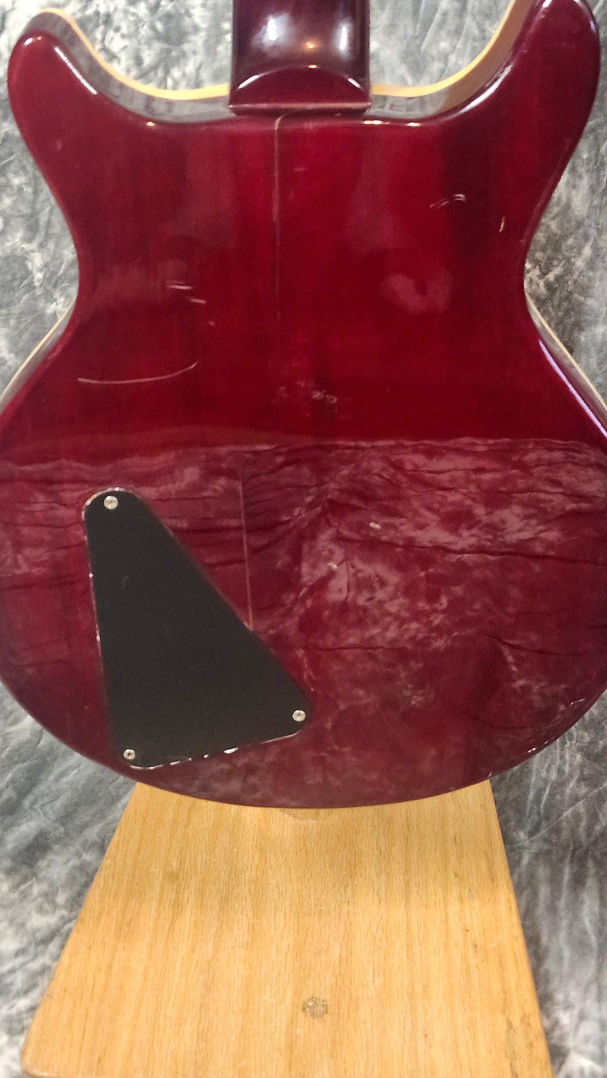 Hamer SATF Korean-Made Archtop – Cherry Sunburst w/HSC