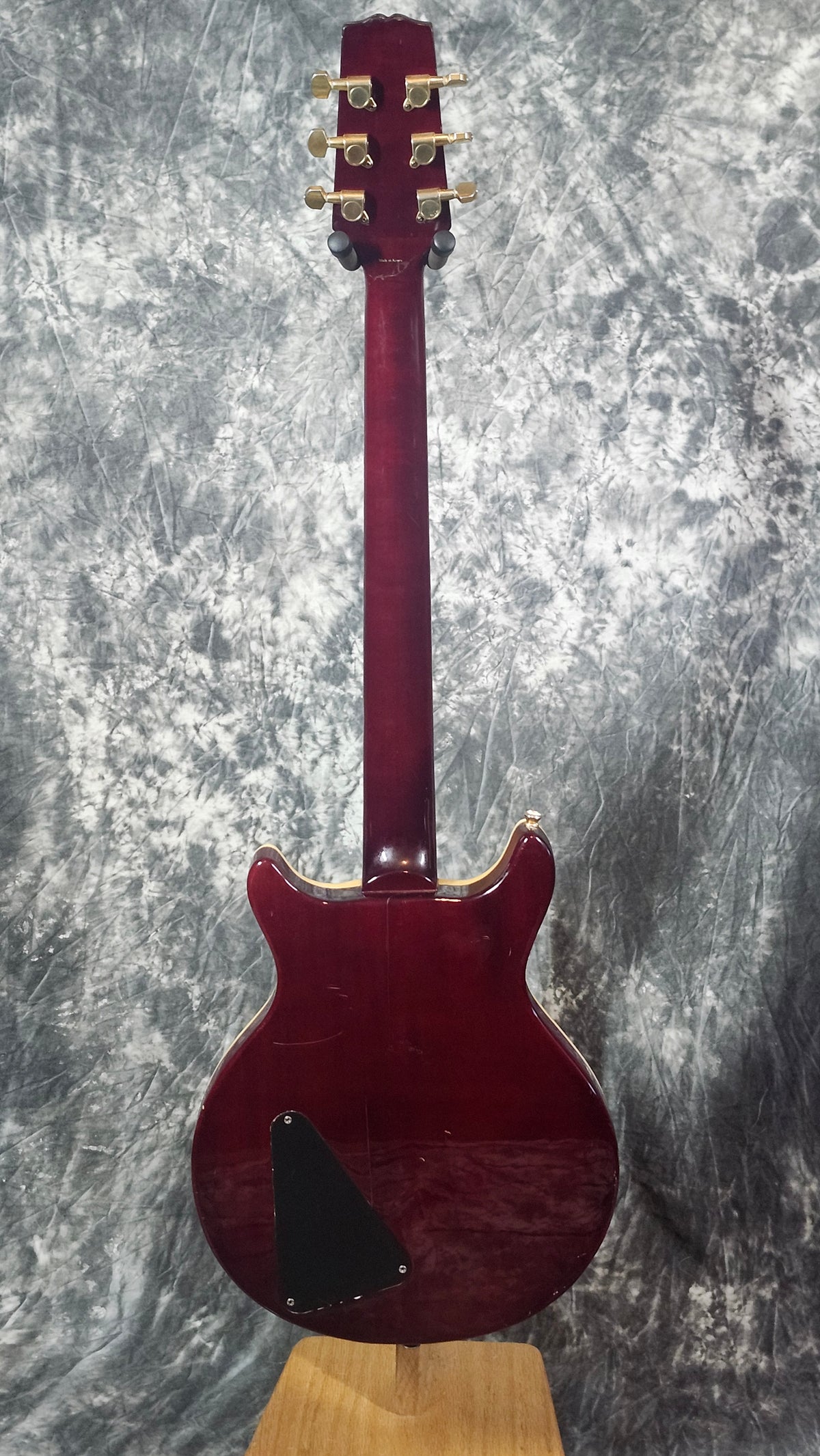 Hamer SATF Korean-Made Archtop – Cherry Sunburst w/HSC