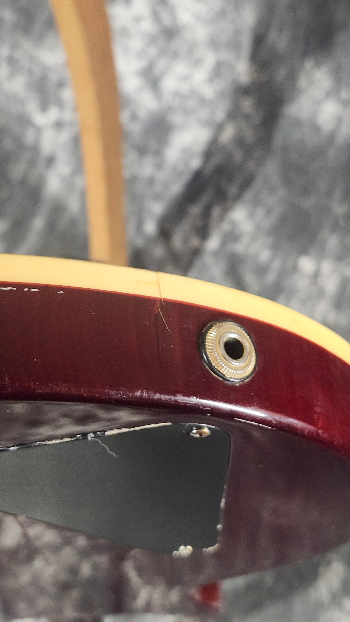 Hamer SATF Korean-Made Archtop – Cherry Sunburst w/HSC