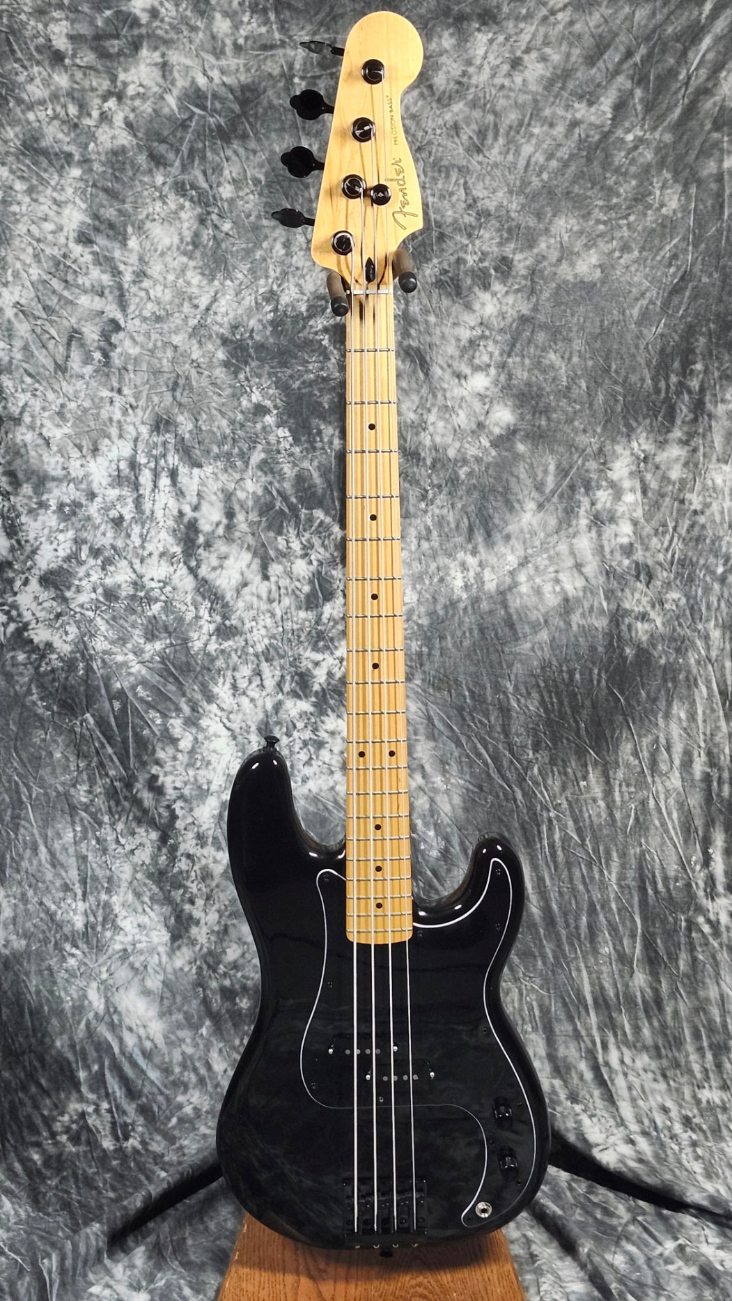 Fender Precision Bass w/HSC (MIM, 2020)