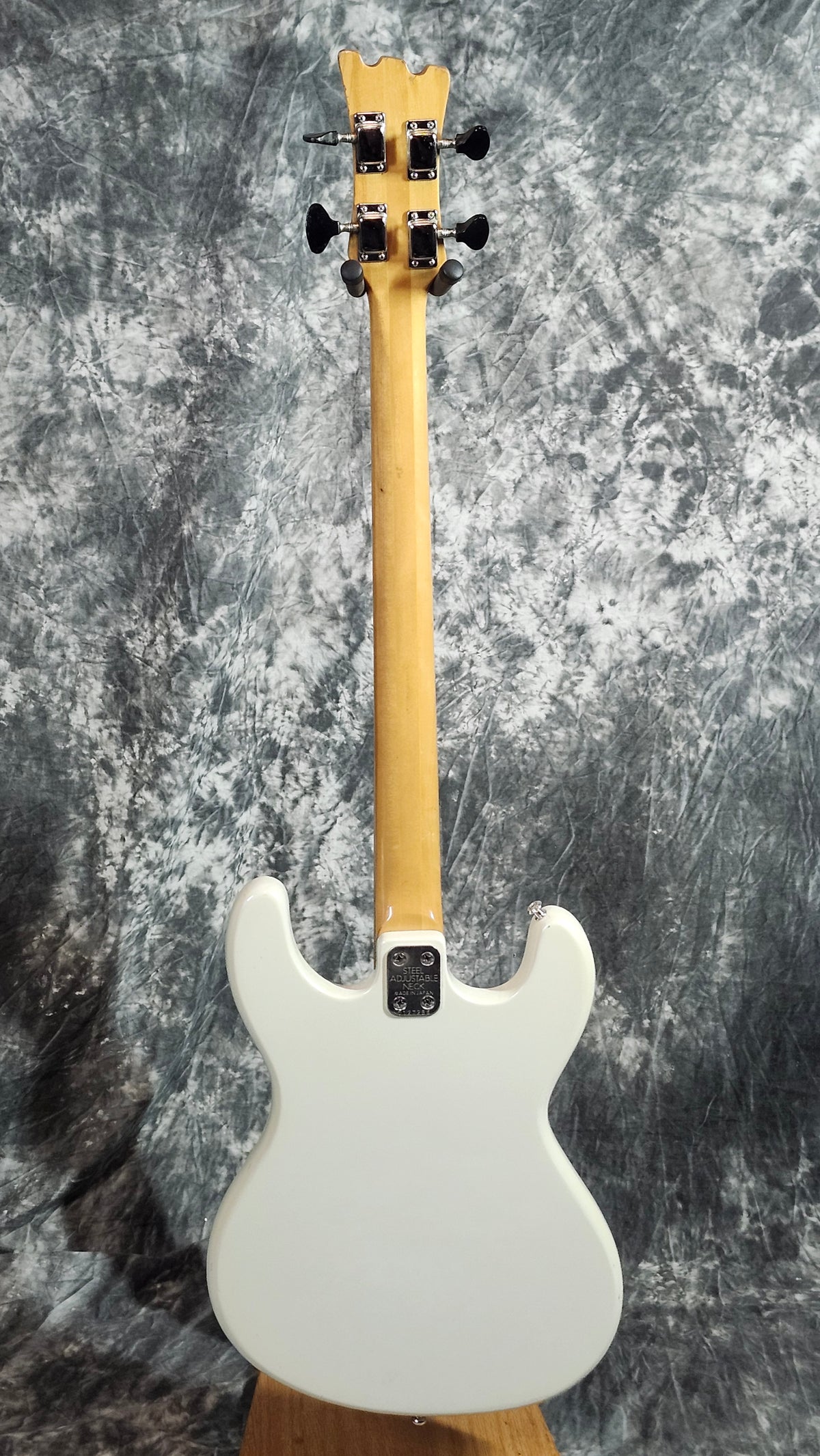 Univox Hi-Flier Phase II U1802B Bass White MIJ + Gig Bag